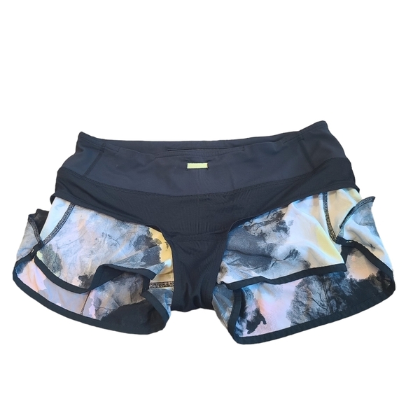Lululemon Speed Shorts Citron Tinted women's size 6 Rare print - Picture 8 of 8